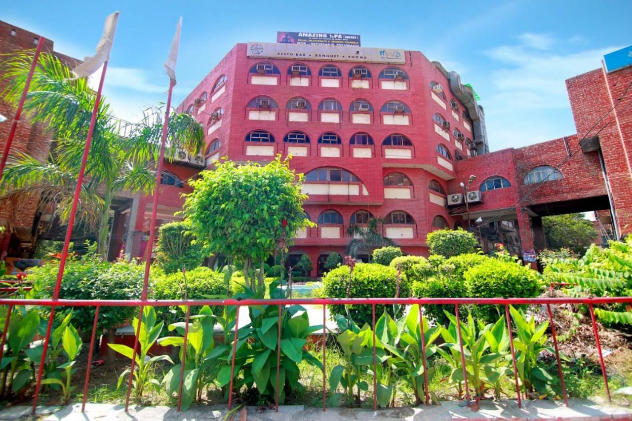 Chanson Grand Westend Delhi  Ngoại thất bức ảnh
